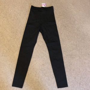 NWT Black Hue Leggings